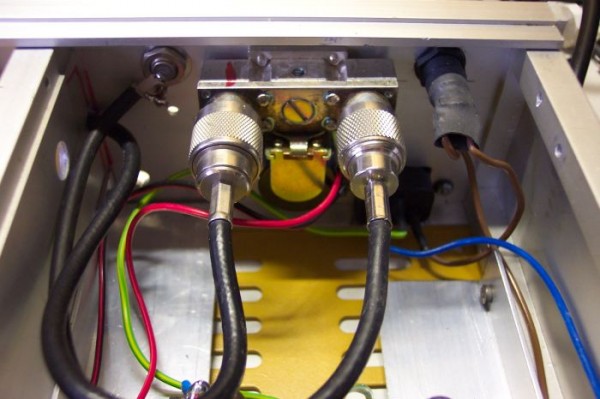 000_0002 Coaxrelais ingebouwd.JPG (59.76 KiB) 73698 keer bekeken Coaxrelais ingebouwd