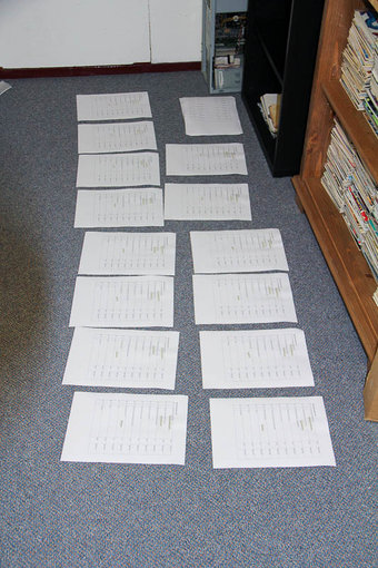 20101130-IMG_2483_800px.jpg (153.51 KiB) 83351 keer bekeken Alle SMD onderdelen hebben we geplakt op een papier met de waarden er naast.