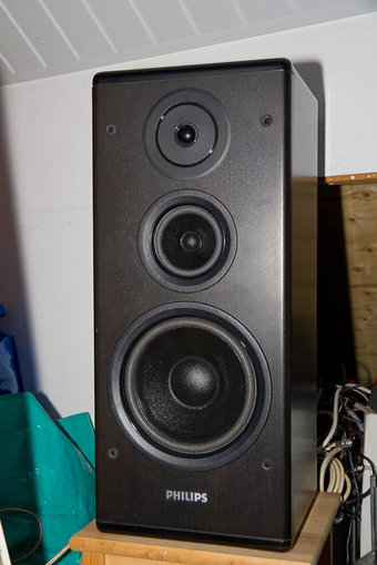 Klaar voor een nieuw leven! Twee speakers refoamen is wel een dag werk.