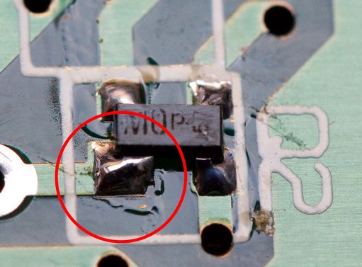 FET-positie.jpg (348.45 KiB) 89450 keer bekeken BF-998 heeft één dikker pootje. De print heeft op dat punt ook een dikker eilandje.