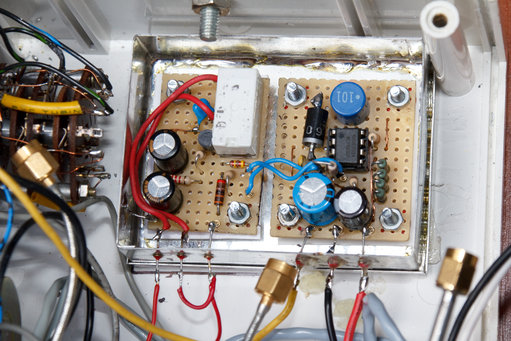 Inschakel vertraging op de step-up converter, die de uitgangsspanning na ca. 2s verlaagd van 28 naar 11,5 Volt